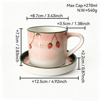 Ensemble tasse et soucoupe en céramique 270 ml, motif fraise et fleur peint à la main en relief, style pastoral frais, pour le thé de l'après-midi