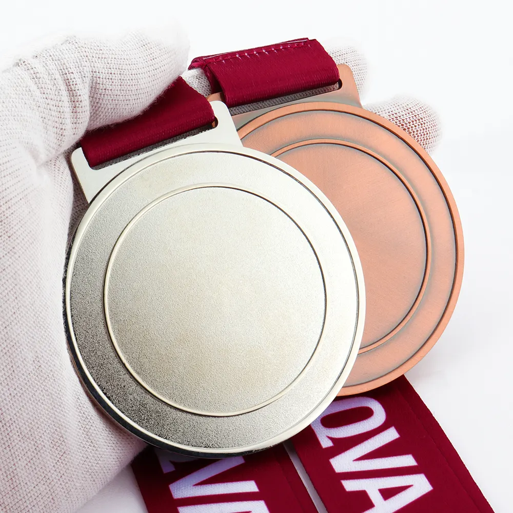 卸売カスタムスポーツマラソン賞メッキお土産ゴールドメタルメダルアルミメダルとトロフィーメダル8 cm