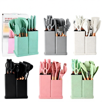 OEM/ODM Ensemble de 19 Pièces de Couteaux de Cuisine en Silicone avec Manche en Bois, Planche à Découper et Bac de Rangement Spécial Comprenant des Spatules et Ustensiles