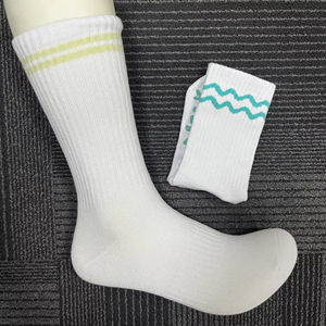 Wholesale OEM Custom Logo Polyester Jacquard Anti-Slip Men's Sport Business Crew <b>Socks</b> <b>High</b> Quality - Product Image 3