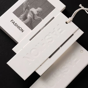 <span class=keywords><strong>Etichette</strong></span> <span class=keywords><strong>per</strong></span> <span class=keywords><strong>Abbigliamento</strong></span> in Stile Lusso Discreto, Personalizzate con Stampa a Rilievo su Carta Speciale <span class=keywords><strong>per</strong></span> Marchi di <span class=keywords><strong>Abbigliamento</strong></span> Minimalista di Alta Gamma - Product Image 1