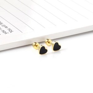 Boucles d'oreilles clous cœur émaillées colorées pour enfants, plaqué or 18 carats, en acier inoxydable, avec fermoirs à vis – Nouveauté promotionnelle - Product Image 4