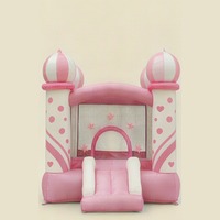 Château gonflable éclatant arc-en-ciel avec toboggan pour enfants, idéal pour les fêtes en extérieur – Vente en gros