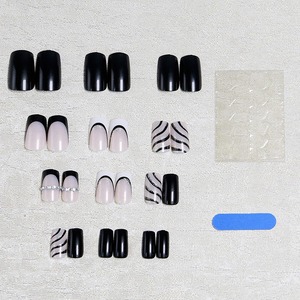 <span class=keywords><strong>Uñas</strong></span> Postizas <span class=keywords><strong>Cortas</strong></span> con Diseño <span class=keywords><strong>de</strong></span> Vaca Francesa en Blanco y Negro, Estilo Minimalista Occidental, ABS Premium, MOQ1, Venta al Por Mayor, Stock Disponible - Product Image 3