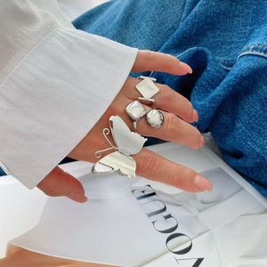 แหวนแฟชั่นดีไซน์เก๋ แหวนพันหลายชั้น แหวนซ้อน แหวนลายเกลียว แหวนปรับขนาดได้สำหรับผู้หญิง - Product Image 5