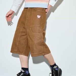 Shorts de Mezclilla con Parches Marrones, Prenda Esencial de Moda Urbana - Product Image 1