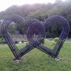 Esculturas con Forma de Corazón con LED, Macetas de Plástico Grandes y Altas para Decoración de Parques Públicos - Product Image 2