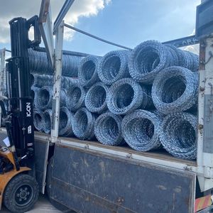 ขดลวดลวดหนามชุบสังกะสีแบบจุ่มร้อนสำหรับใช้ในการก่อสร้างรั้วโครงการทั่วโลก - Product Image 3
