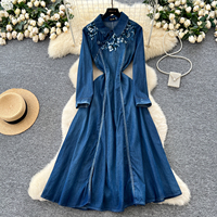 Robes longues en denim pour femmes, à col, manches longues, taille cintrée, broderies florales vintage, pour l'automne