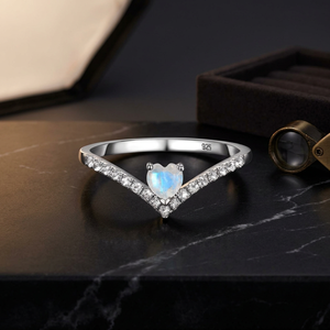 Anillo de Plata 925 con Piedra Lunar en Forma de Corazón, Engaste Pavé, Joyería Fina Romántica para Mujer, Anillo de Compromiso con Gema - Product Image 4