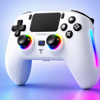 Manette de jeu PS5 avec deux joysticks, bandes lumineuses RGB latérales, pavé tactile central, boutons arrière programmables à effet Hall, 6 axes