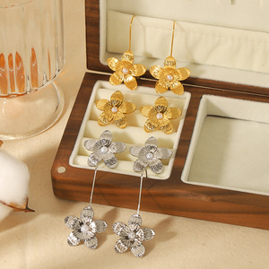 ต่างหูรูปดอกไม้ ทอง 18K สแตนเลส เครื่องประดับสำหรับงานปาร์ตี้ของผู้หญิง TE6404 - Product Image 1