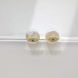 Boucles d'oreilles clous rondes vintage en laiton, cuivre, perle, émail, zircon, plaqué or, style coréen, motif œil unique, pour femme, prix de gros - Product Image 4