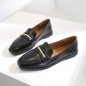 Mocassins à talon épais pour femmes <span class=keywords><strong>Petites</strong></span> <span class=keywords><strong>chaussures</strong></span> en cuir pour femmes Style britannique Semelle plate <span class=keywords><strong>Chaussures</strong></span> simples Grande taille <span class=keywords><strong>Chaussures</strong></span> pour femmes - Product Image 1