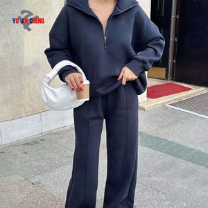 Set Due Pezzi di Alta Qualità per <span class=keywords><strong>Donna</strong></span>: <span class=keywords><strong>Felpa</strong></span> con Mezza Zip e Collo Alto e Pantaloni della Tuta a Gamba Dritta Oversize - Product Image 1
