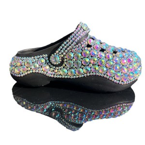 Chaussons pour femmes de haute qualité en gros, tendance, avec perles et fleurs incrustées de strass, semelles épaisses, fabriqués à la main en EVA, type sabots. - Product Image 5