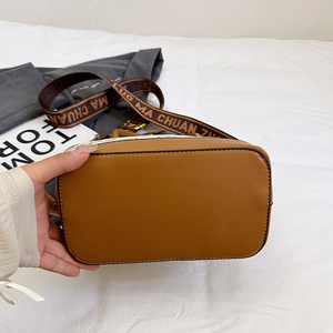 Sac à main décontracté pour femme, luxueux, élégant et haut de gamme, avec motif imprimé géométrique et fermeture à glissière. - Product Image 4