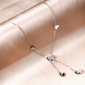 Nouveau design papillon, collier pendentif en acier inoxydable plaqué argent givré, bijou populaire, exquis et tendance - Product Image 4