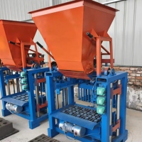 Petite machine hydraulique de fabrication de blocs de pavé en béton, machine automatique à briques haute résistance, haute efficacité