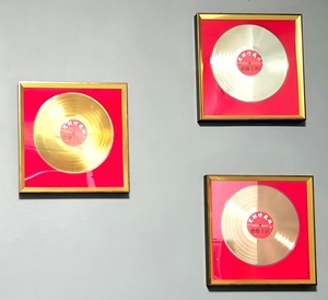 Disque vinyle or ou argent avec étiquette centrale personnalisée dans <span class=keywords><strong>un</strong></span> cadre photo en alliage d'aluminium pour décoration murale - Product Image 2