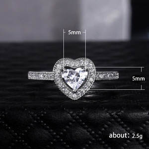 Bague de fiançailles en zircon pour femme, bijou romantique et tendance pour le doigt - Product Image 5