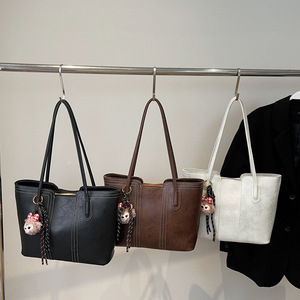 Sac fourre-tout grande capacité pour femme, style mode transfrontalier, simple, pour le quotidien, sac à bandoulière sous le bras, sac à main haut de gamme de niche - Product Image 3