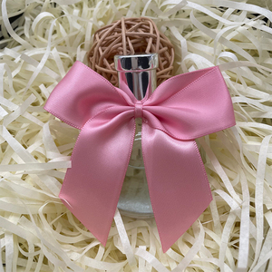 Nơ ruy băng satin tự dính màu hồng nhạt 3 inch dùng trang trí chai nước hoa, nơ buộc sẵn để gói quà Giáng sinh - Product Image 1