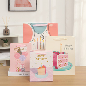 Borse Regalo Personalizzate Ecologiche Grandi e Riutilizzabili in Cartone Kraft di Lusso per Abbigliamento e Scarpe con Diversi <span class=keywords><strong>Motivi</strong></span> <span class=keywords><strong>Rosa</strong></span> e Bianchi - Product Image 2