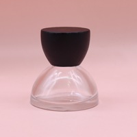 Flacon de parfum en verre transparent de 30 ml, design unique, forme plate, vaporisateur à pompe, diffuseur à bâtonnets, logo personnalisé