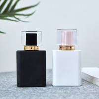 Bouteilles de parfum vides en verre carrées noires, blanches, roses, 30 ml, 50 ml, à prix abordable, vente en gros, avec pompe et sérigraphie