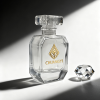 Vente en gros de flacons de parfum en verre carrés de luxe personnalisés, uniques et conçus sur mesure, avec vaporisateur à pompe, 30 ml, 50 ml, 100 ml, avec boîtes