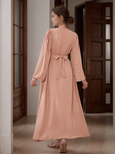 ชุดอาบายะห์อิสลามแบบเรียบหรูสำหรับผู้หญิง ทำด้วยมือจากผ้าถัก ผลิตจากโพลีเอสเตอร์ มีจำหน่ายในราคาขายส่ง - Product Image 3