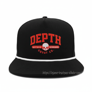 Casquette Snapback noire personnalisée à 5 panneaux avec logo imprimé par transfert thermique et détail de corde sur le devant, casquette streetwear - Product Image 1