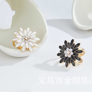Boucle de Foulard Daisy en Alliage avec Perles et Strass, Version Noire et Blanche, Motif Floral, Origine Jinhua - Product Image 3