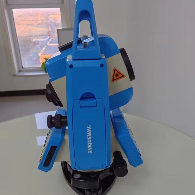 China Best-selling Total Station UTS212 with High Performance Dual LCD Display for Construction