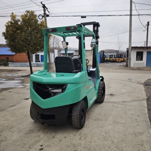 รถยกมิตซูบิชิ FD30 มือสอง ขนาด 3 ตัน เครื่องยนต์ดีเซล เสาไฮดรอลิกสองท่อน ยางตัน - Product Image 2