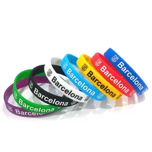 Bracelet en silicone pour match de football pas cher bracelet en caoutchouc pour fête de football souvenir d'activité avec logo personnalisable