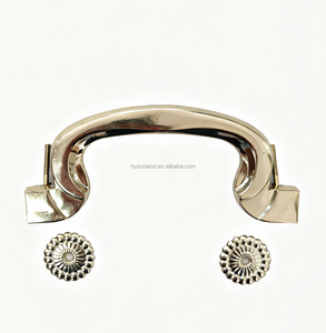Asa de ataúd <span class=keywords><strong>con</strong></span> adornos dorados en forma de espiral |   Asas para Ataúd de Estilo Europeo en Plástico y Acero <span class=keywords><strong>con</strong></span> Detalles Decorativos - Product Image 1