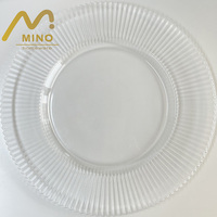 Assiette de présentation classique de luxe en verre transparent couleur bonbon à bords côtelés pour mariage, événement, fête, dîner, décoration de table