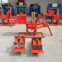 Presse manuelle populaire et écologique pour la fabrication de briques en terre cuite emboîtables