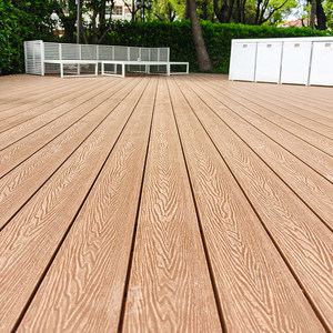 Plancher de terrasse en composite bois-plastique imperméable au design contemporain, résistant aux intempéries, pour jardin extérieur avec fonction antidérapante - Product Image 4