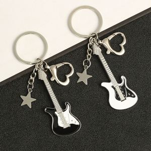 Llavero de guitarra Y2K con corazón y estrella, colgante de instrumento musical de moda rock punk, llavero para bolso, regalo, llavero de guitarra de metal - Product Image 1