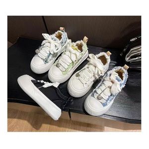 Baskets de course à visage de sourire plat personnalisé pour femmes hiver chaussures décontractées à plate-forme déchirées avec style de marche - Product Image 2