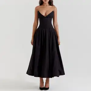 Черное облегающее платье миди без бретелек