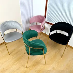 इतालवी शैली आधुनिक सुरुचिपूर्ण सफेद क्रीम होम मेटल पैर आर्मरेस्ट कैफे रेस्तरां कुर्सी काली आधुनिक मखमली डाइनिंग रूम कुर्सियाँ