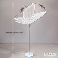 Nouveauté transfrontalière : Grandes lampes décoratives et lanternes lumineuses en forme de papillon, suspendues au plafond, pour la route, les mariages, les auditoriums et les scènes.