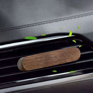 Diffuseur de voiture artisanal en bois gravé écologique du fabricant, en bois naturel, rechargeable, personnalisable, pour la décoration de voiture - Product Image 1