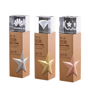 Trofeo Cúbico Personalizado de Alta Calidad con Base Cuadrada de Cristal y Estrella Grabada con Láser, Recuerdo de Estilo Arte Popular con Logotipo Personalizado - Product Image 1