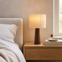 Lampe de table en résine, base conique en bois de noyer, abat-jour en forme de tambour à nervures verticales, style Japandi Wabi-Sabi nordique, chambre à coucher, salon, E27