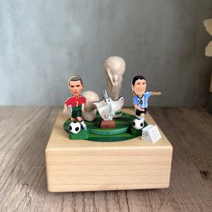 Boîte à musique en bois avec carrousel magique en mouvement, mélodies curieuses, maison de montagne avec train à piles - Product Image 6